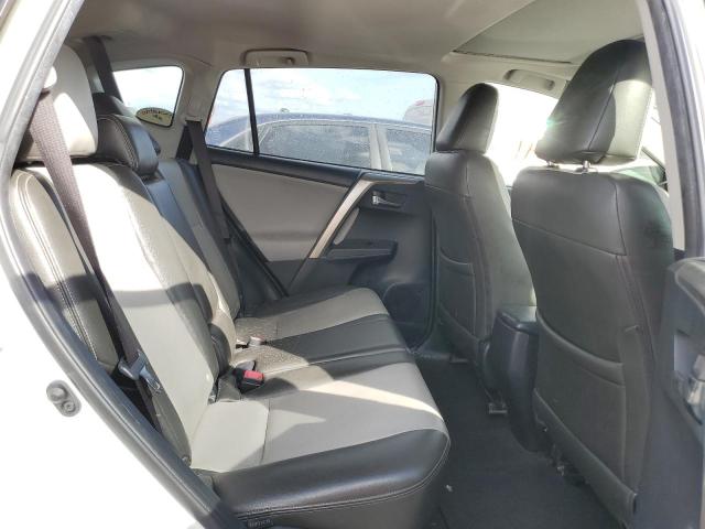 Photo 6 from auction – 2015 TOYOTA RAV4 XLE with VIN JTMWFREV0FJ034430