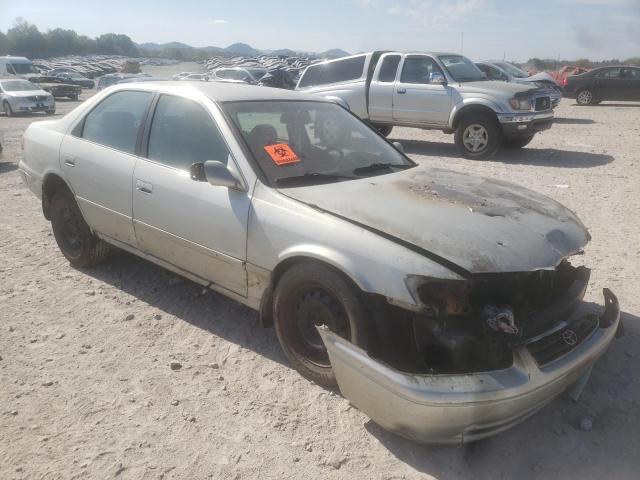 TOYOTA CAMRY CE 2000 with VIN 4T1BG22K2YU011001 - Photo from auction