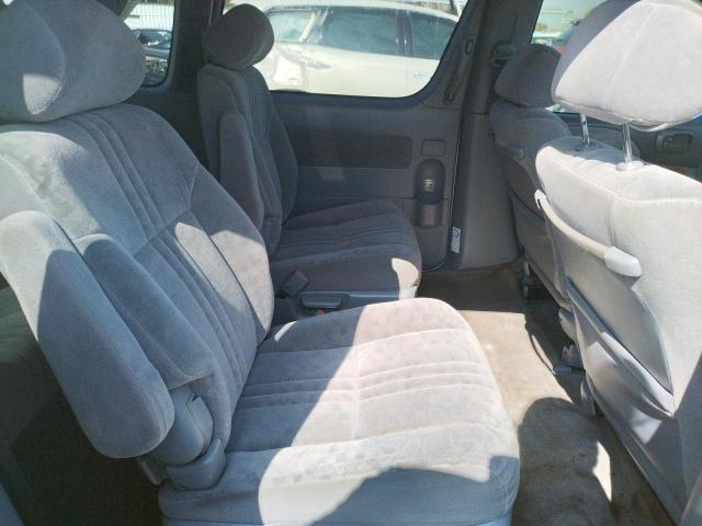 Photo 6 from auction – 2002 TOYOTA SIENNA with VIN 4T3ZF13C52U446290