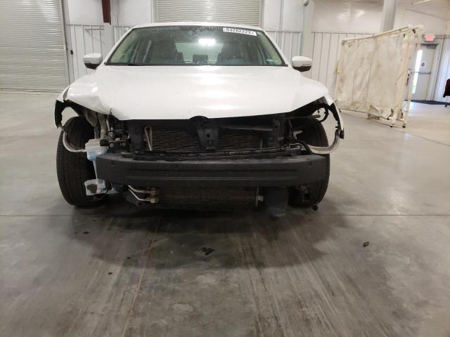 Photo 9 from auction – 2015 VOLKSWAGEN PASSAT SE with VIN 1VWBS7A30FC022279