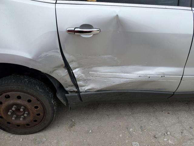 Photo 9 from auction – 2010 CHEVROLET TRAVERSE L with VIN 1GNLRFED3AJ243063