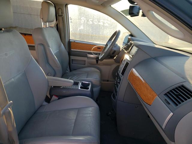 Photo 5 from auction – 2010 CHRYSLER TOWN & COU with VIN 2A4RR6DX6AR271976
