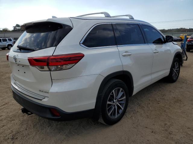 Photo 4 from auction – 2018 TOYOTA HIGHLANDER with VIN 5TDJZRFH5JS556394