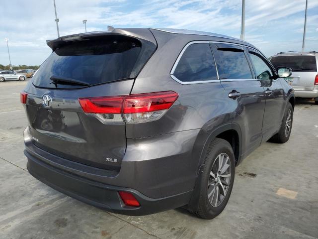 Photo 4 from auction – 2018 TOYOTA HIGHLANDER with VIN 5TDKZRFHXJS262994