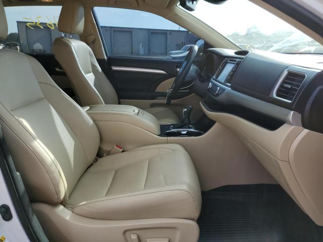Photo 5 from auction – 2018 TOYOTA HIGHLANDER with VIN 5TDJZRFH5JS556394