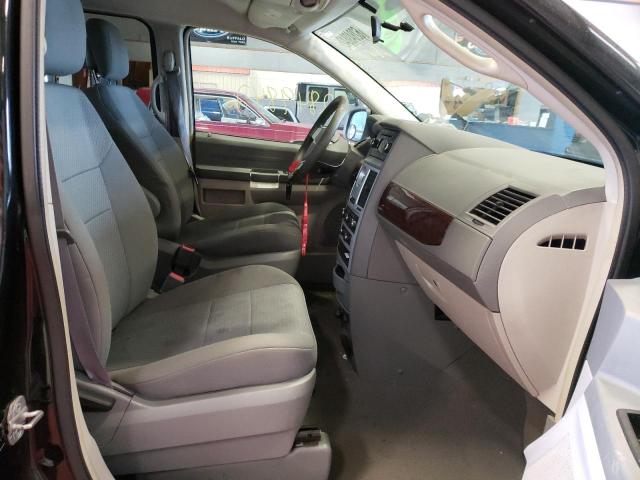 Photo 5 from auction – 2010 CHRYSLER TOWN & COU with VIN 2A4RR4DE8AR281430