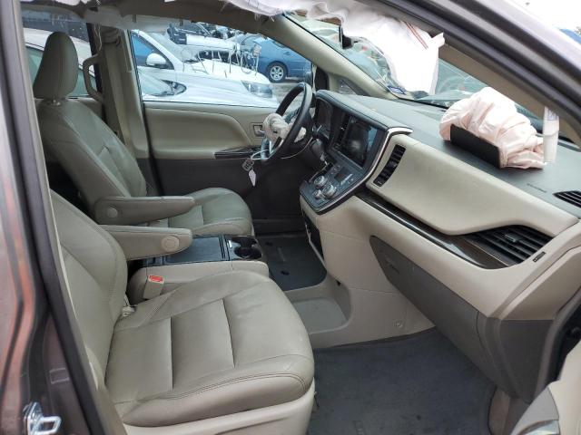 Photo 5 from auction – 2017 TOYOTA SIENNA XLE with VIN 5TDYZ3DC4HS813266