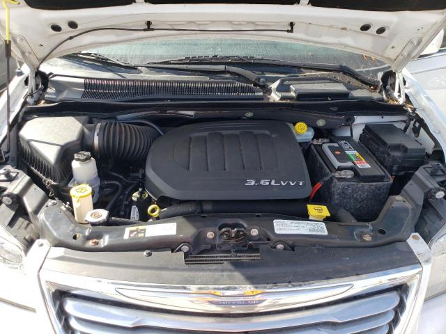 Photo 7 from auction – 2015 CHRYSLER TOWN & COU with VIN 2C4RC1BG0FR752925