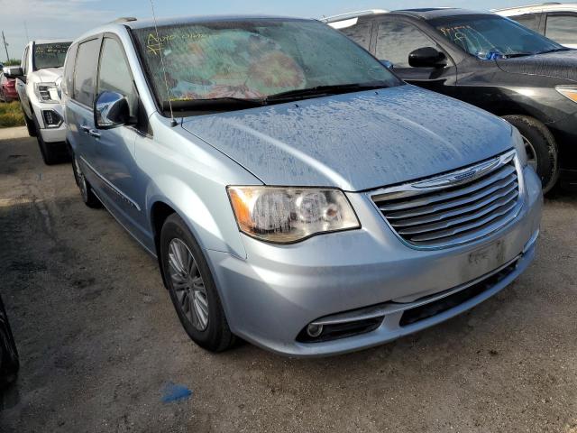 CHRYSLER TOWN & COU 2013 con VIN 2C4RC1CG2DR511458 - Foto de la subasta