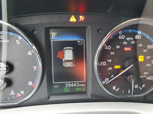 Photo 8 from auction – 2018 TOYOTA RAV4 LIMIT with VIN 2T3YFREV7JW454950