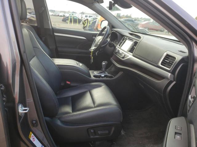 Photo 5 from auction – 2018 TOYOTA HIGHLANDER with VIN 5TDJZRFH8JS543574
