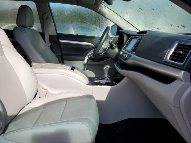 Photo 5 from auction – 2017 TOYOTA HIGHLANDER with VIN 5TDKZRFHXHS517931