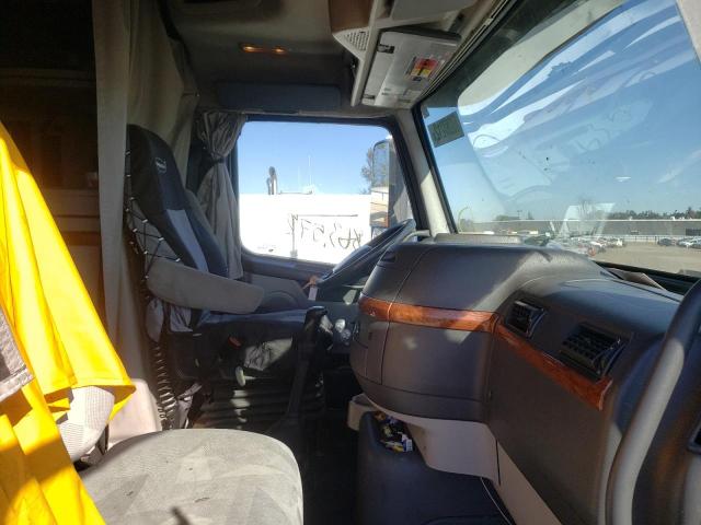 Photo 5 from auction – 2011 VOLVO VN VNM with VIN 4V4MC9EJ3BN533596