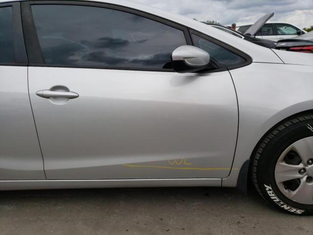 Photo 9 from auction – 2015 KIA FORTE LX with VIN KNAFK4A60F5330650