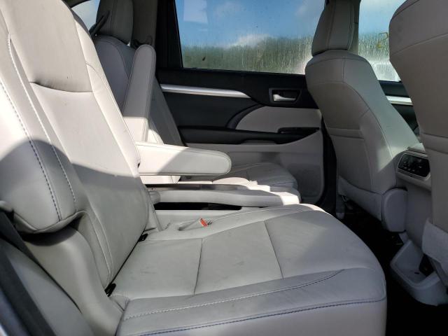 Photo 6 from auction – 2017 TOYOTA HIGHLANDER with VIN 5TDKZRFHXHS517931