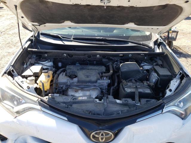 Photo 7 from auction – 2018 TOYOTA RAV4 LE with VIN JTMZFREVXJD129369