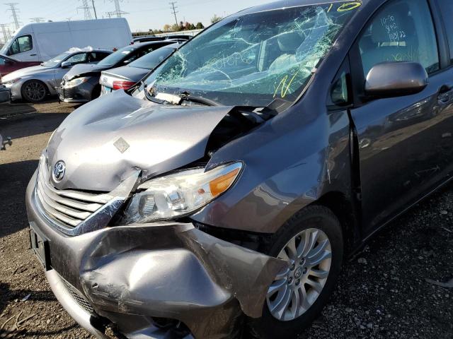 Photo 9 from auction – 2011 TOYOTA SIENNA XLE with VIN 5TDYK3DC8BS026347