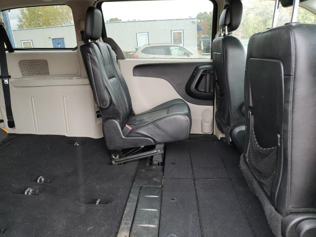 Photo 6 from auction – 2013 CHRYSLER TOWN & COU with VIN 2C4RC1BGXDR744747