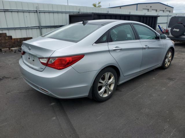 Photo 4 from auction – 2012 HYUNDAI SONATA SE with VIN 5NPEC4AC3CH370539