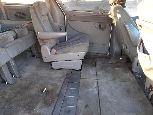 Photo 6 from auction – 2005 CHRYSLER TOWN & COU with VIN 2C4GP44R15R566711