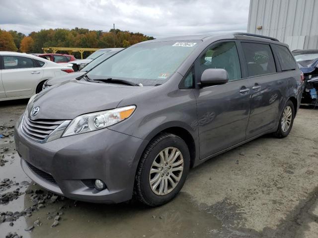 Photo 2 from auction – 2017 TOYOTA SIENNA XLE with VIN 5TDYZ3DC7HS835259