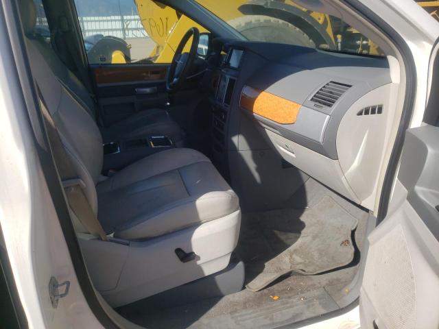 Photo 5 from auction – 2010 CHRYSLER TOWN & COU with VIN 2A4RR6DX9AR151380