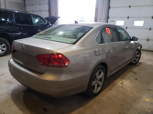 Photo 4 from auction – 2015 VOLKSWAGEN PASSAT S with VIN 1VWAT7A37FC076154