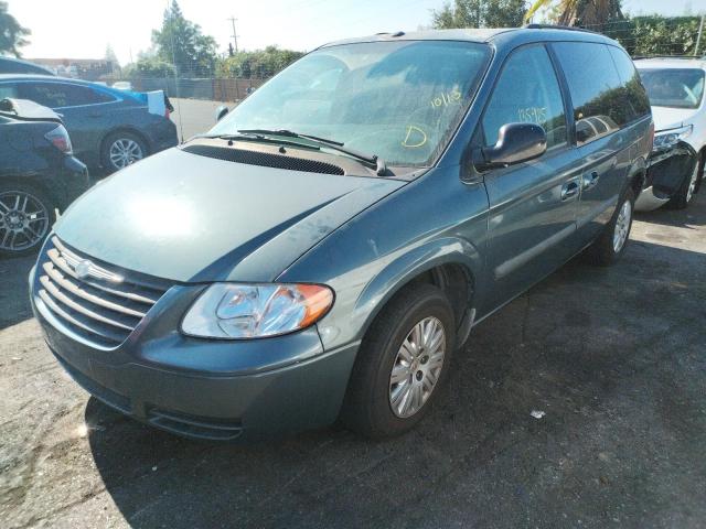 Photo 2 from auction – 2006 CHRYSLER TOWN & COU with VIN 1A4GP45R16B745291