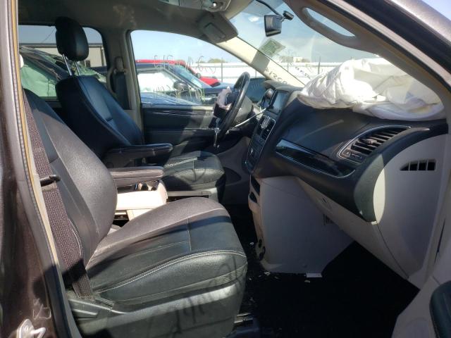 Photo 5 from auction – 2016 CHRYSLER TOWN & COU with VIN 2C4RC1BGXGR221345