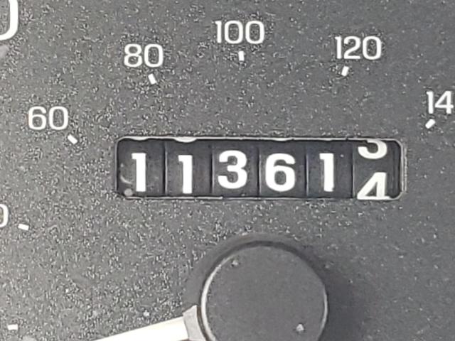 Photo 8 from auction – 1999 FORD ESCORT SE with VIN 1FAFP13P4XW184294