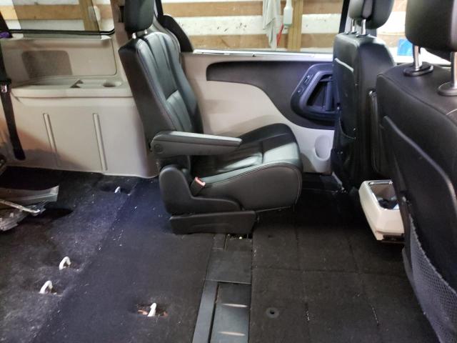 Photo 6 from auction – 2016 CHRYSLER TOWN & COU with VIN 2C4RC1CG6GR284683