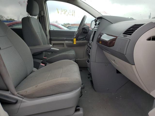 Photo 5 from auction – 2010 CHRYSLER TOWN & COU with VIN 2A4RR2D15AR361219