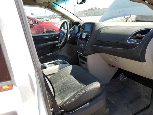 Photo 5 from auction – 2016 CHRYSLER TOWN & COU with VIN 2C4RC1BG8GR198356
