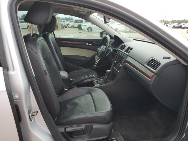 Photo 5 from auction – 2012 VOLKSWAGEN PASSAT SEL with VIN 1VWCH7A37CC043094