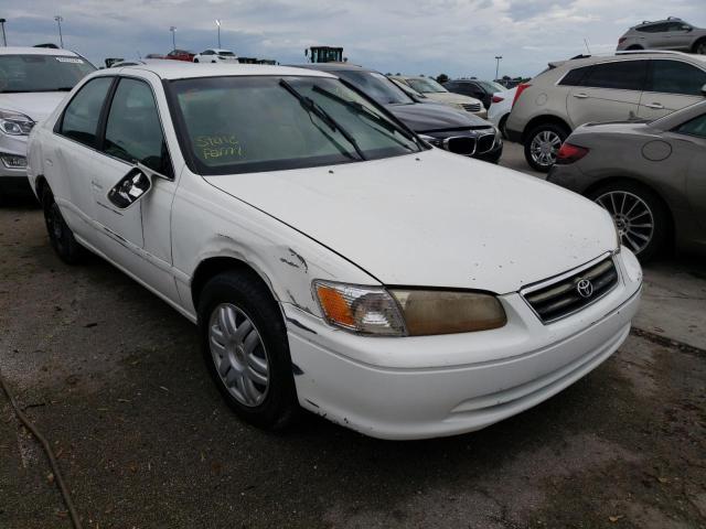 TOYOTA CAMRY CE 2000 with VIN 4T1BG22K7YU762952 - Photo from auction