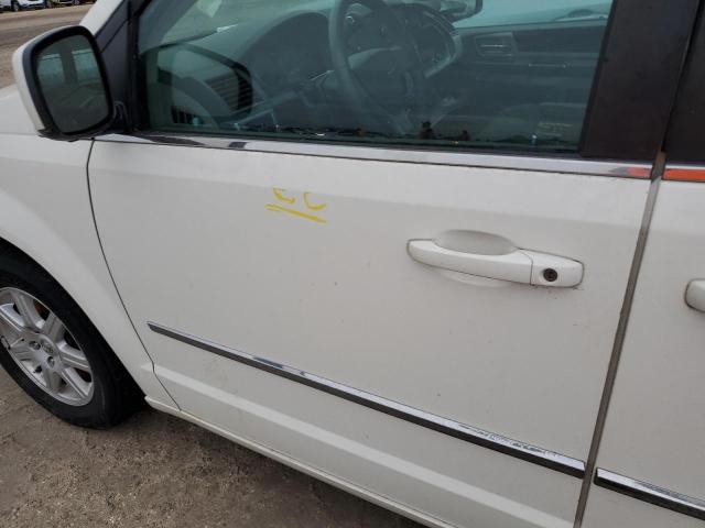 Photo 9 from auction – 2010 CHRYSLER TOWN & COU with VIN 2A4RR5D19AR338737