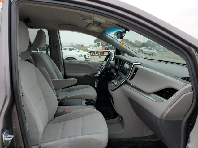 Photo 5 from auction – 2017 TOYOTA SIENNA LE with VIN 5TDKZ3DC9HS832532