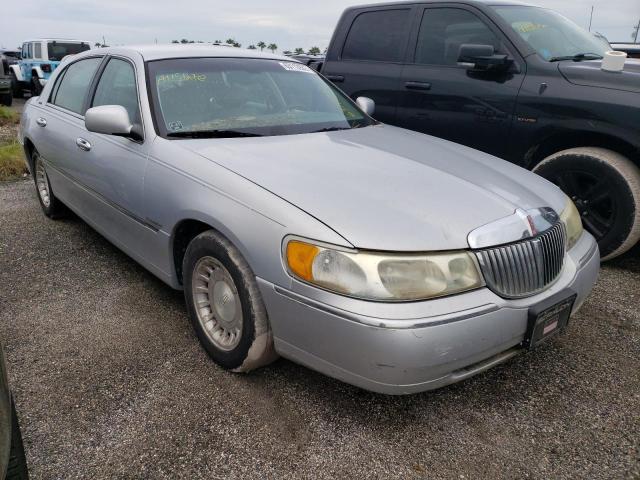 LINCOLN TOWN CAR E 2002 with VIN 1LNHM81W22Y666236 - Photo from auction