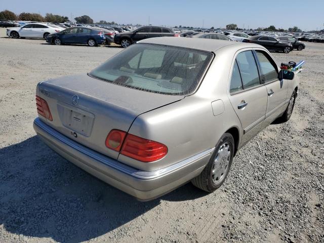 Фото 4 с аукциона – 1997 MERCEDES-BENZ E 320 с VIN WDBJF55F2VA342823
