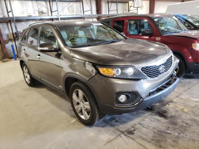 KIA SORENTO EX 2013 con VIN 5XYKUDA60DG324332 - Foto de la subasta