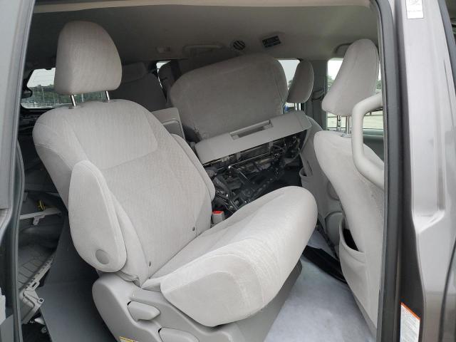 Photo 6 from auction – 2017 TOYOTA SIENNA LE with VIN 5TDKZ3DC9HS832532