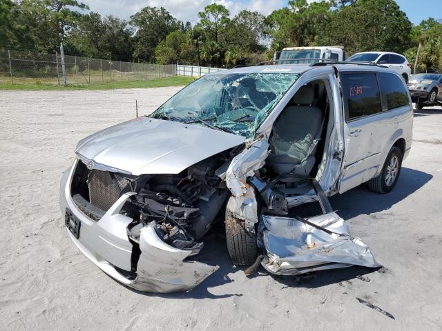 Photo 2 from auction – 2010 CHRYSLER TOWN & COU with VIN 2A4RR5D1XAR422033
