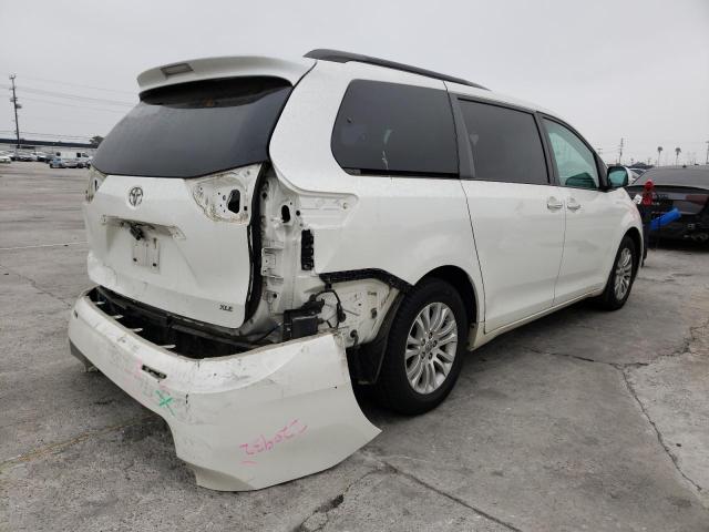 Photo 4 from auction – 2017 TOYOTA SIENNA XLE with VIN 5TDYZ3DC2HS889035