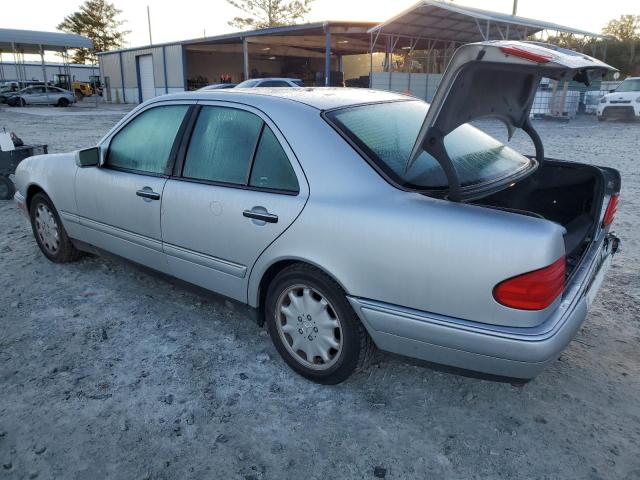Foto 3 de la subasta – 1997 MERCEDES-BENZ E 320 con VIN WDBJF55F9VJ034273