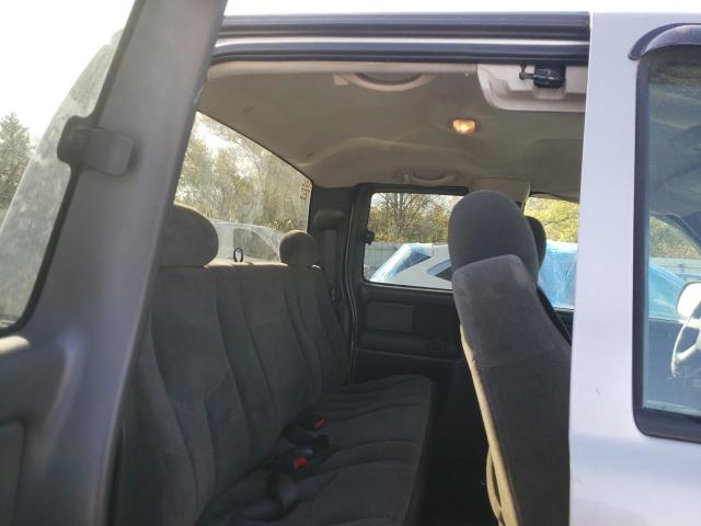 Photo 6 from auction – 2004 CHEVROLET SILVERADO with VIN 2GCEK19T941232836