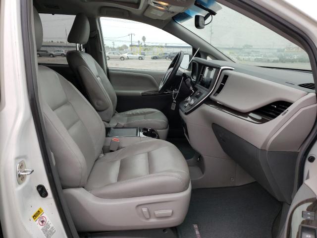 Photo 5 from auction – 2017 TOYOTA SIENNA XLE with VIN 5TDYZ3DC2HS889035