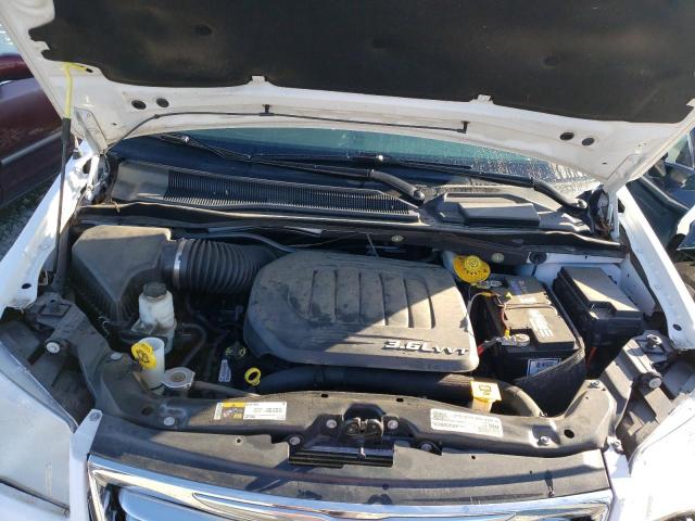 Photo 7 from auction – 2016 CHRYSLER TOWN & COU with VIN 2C4RC1BG0GR293946