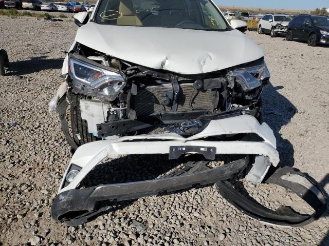 Photo 9 from auction – 2017 TOYOTA RAV4 XLE with VIN JTMRFREV0HD201027