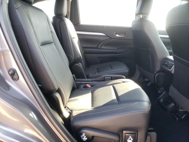 Photo 6 from auction – 2019 TOYOTA HIGHLANDER with VIN 5TDKZRFH1KS353587