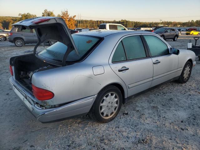 Photo 4 from auction – 1997 MERCEDES-BENZ E 320 with VIN WDBJF55F9VJ034273